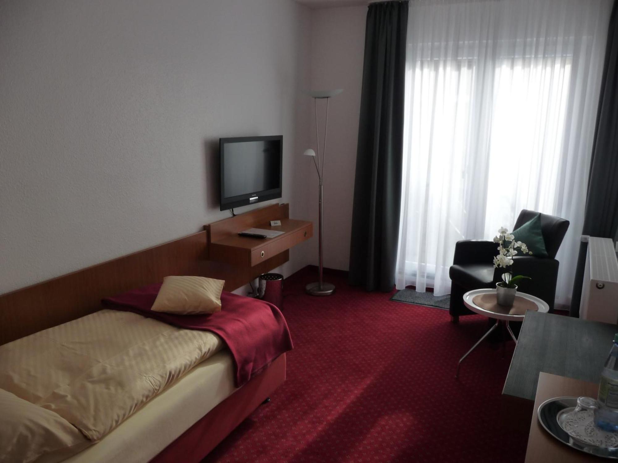 Hotel Sechzehn เลเวอร์คูเซน ภายนอก รูปภาพ