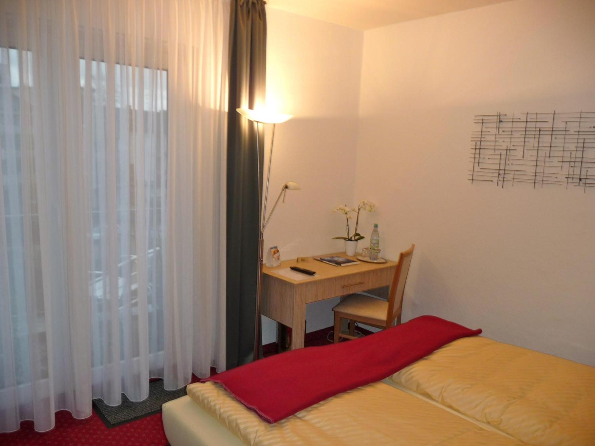 Hotel Sechzehn เลเวอร์คูเซน ภายนอก รูปภาพ