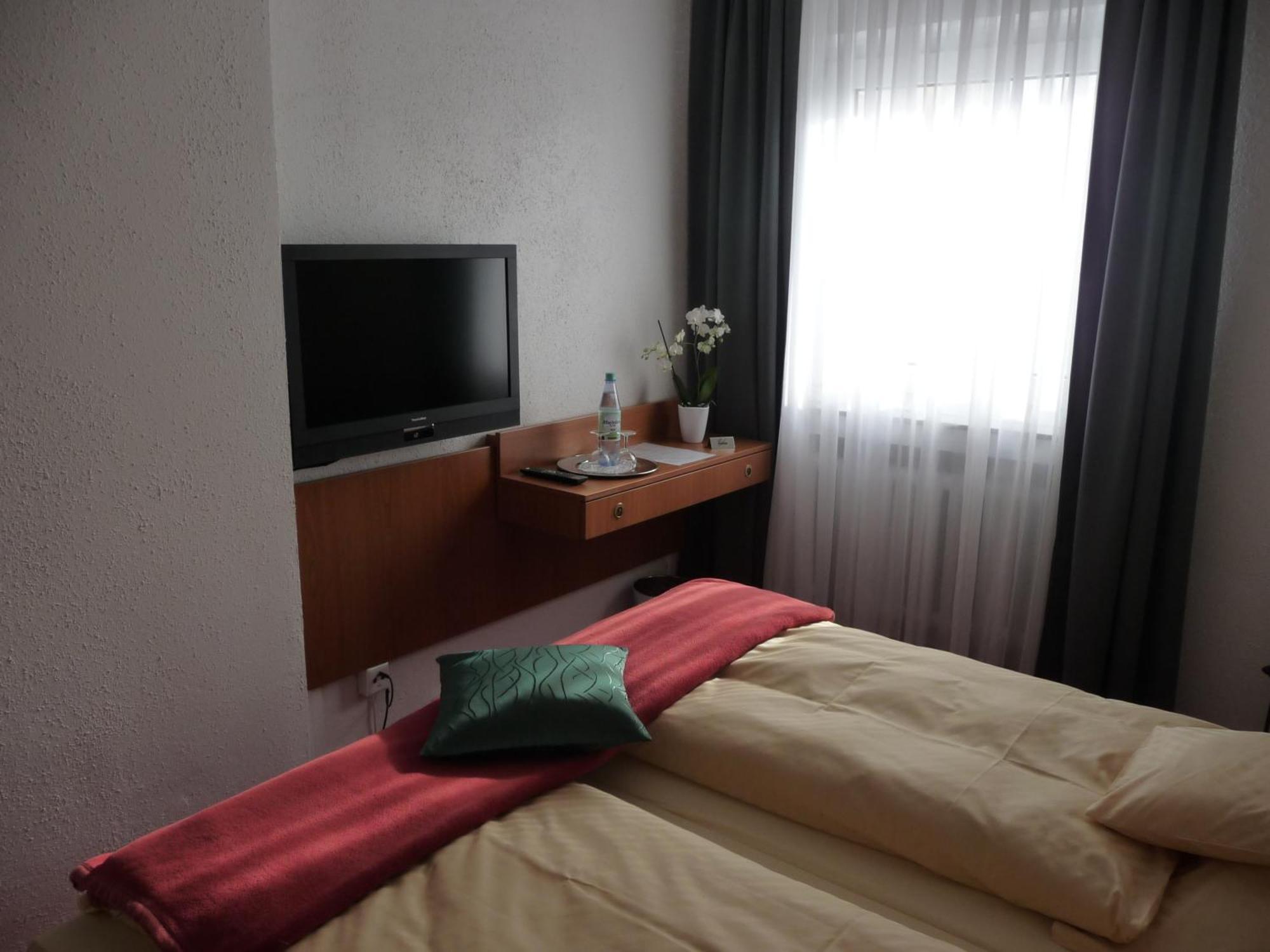 Hotel Sechzehn เลเวอร์คูเซน ภายนอก รูปภาพ