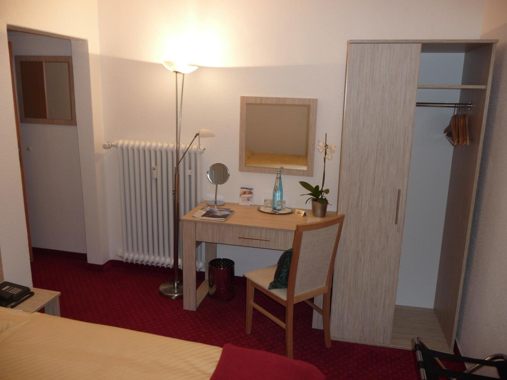 Hotel Sechzehn เลเวอร์คูเซน ภายนอก รูปภาพ