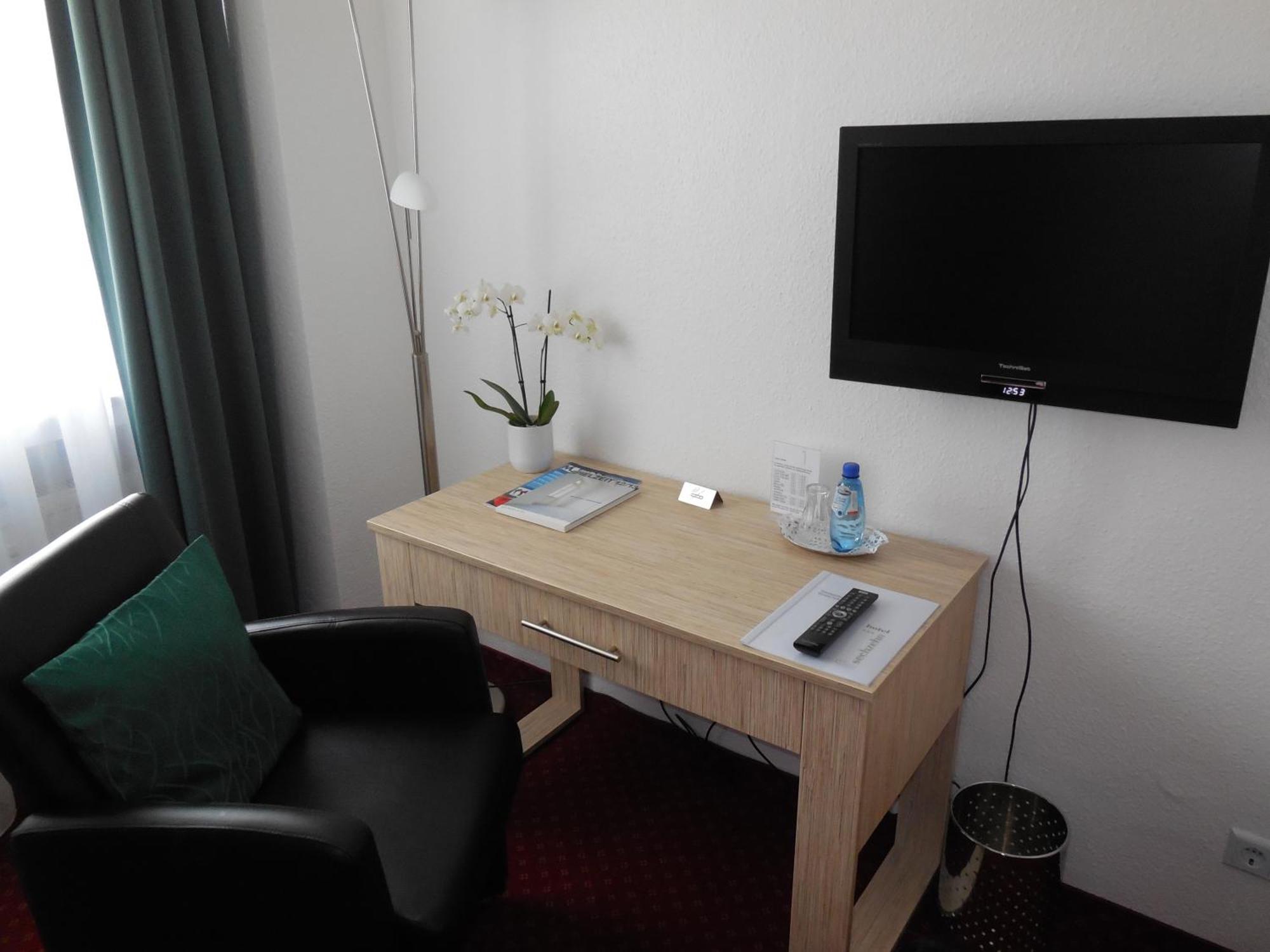 Hotel Sechzehn เลเวอร์คูเซน ภายนอก รูปภาพ