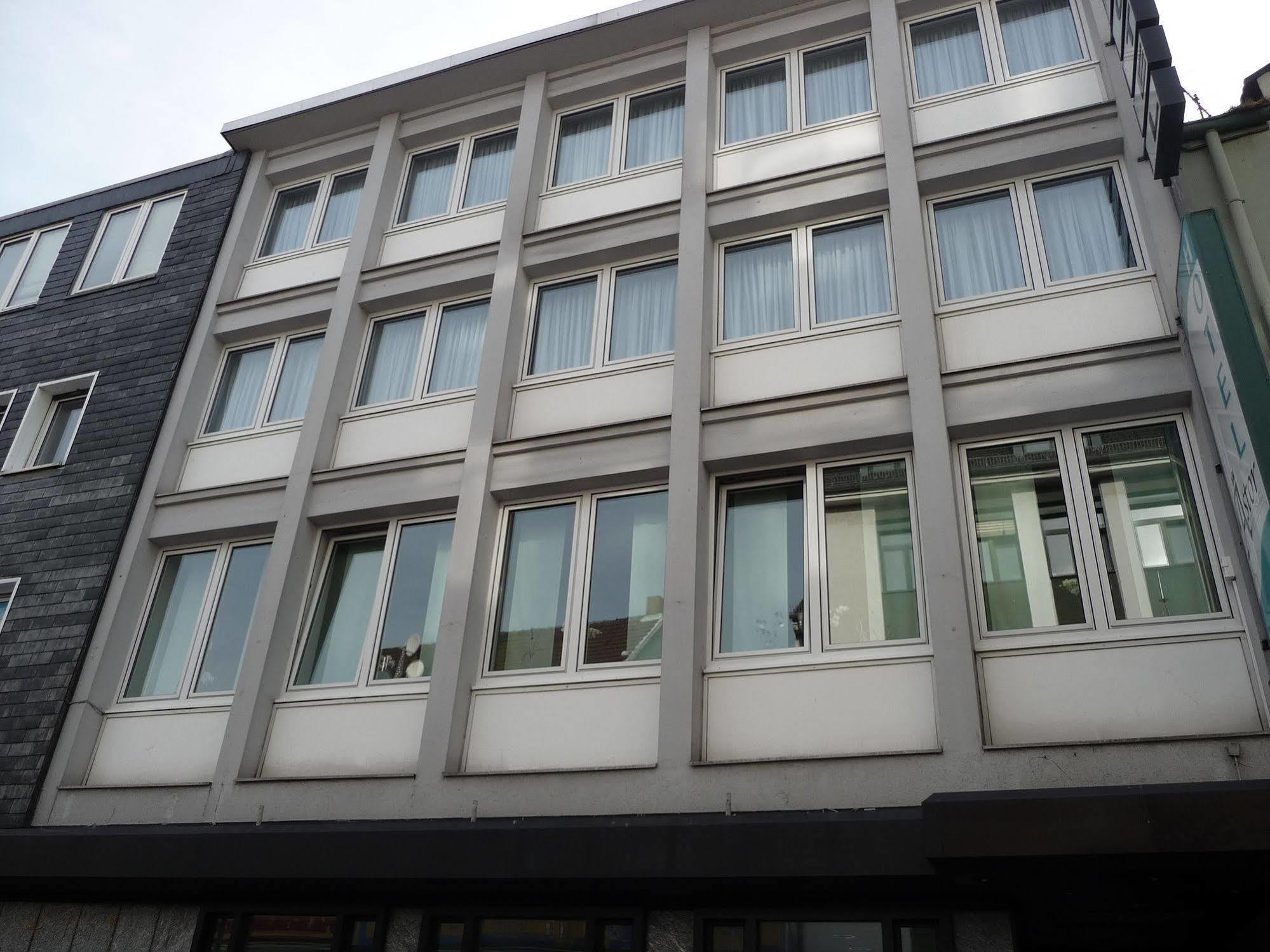 Hotel Sechzehn เลเวอร์คูเซน ภายนอก รูปภาพ
