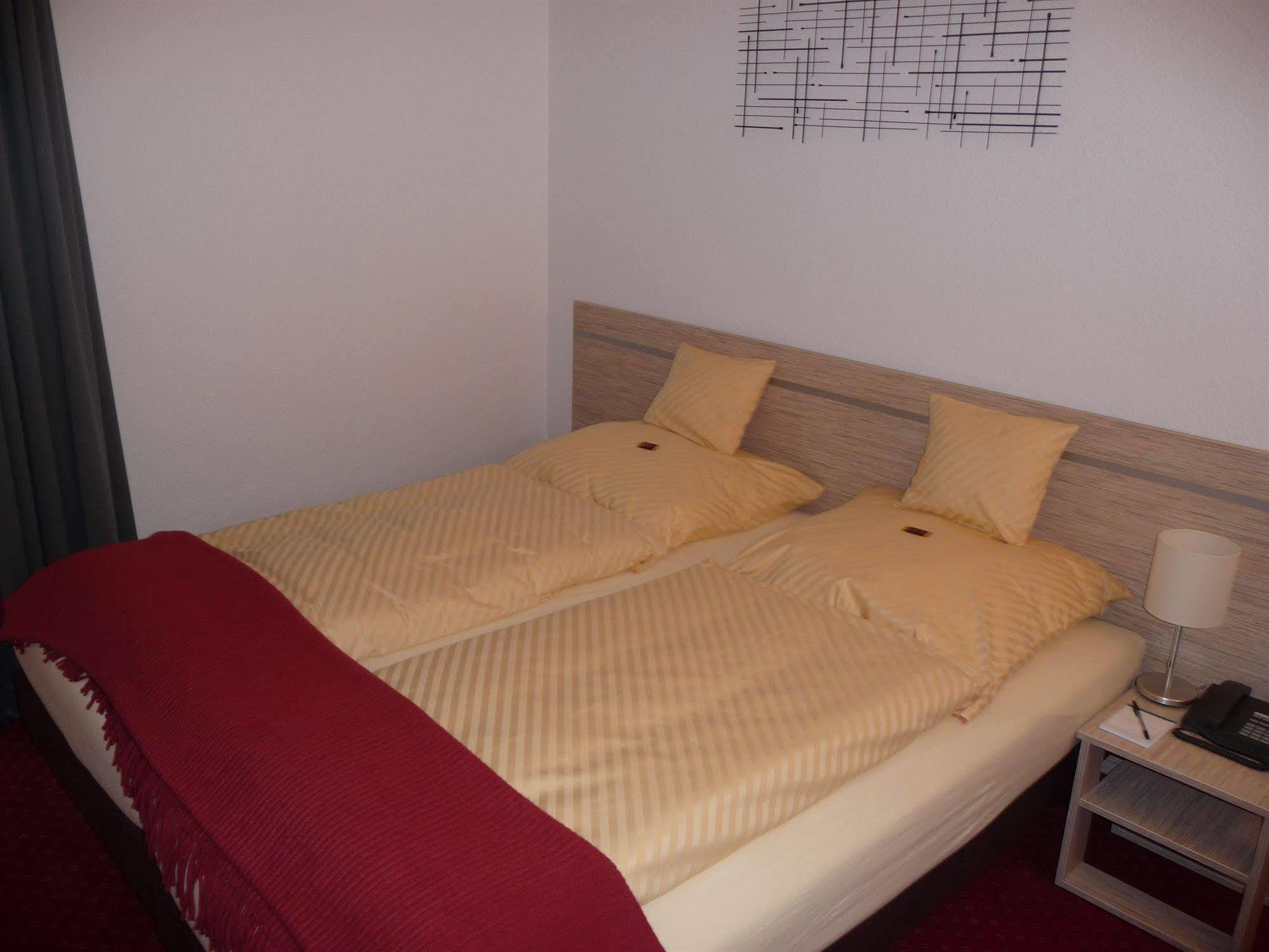 Hotel Sechzehn เลเวอร์คูเซน ภายนอก รูปภาพ