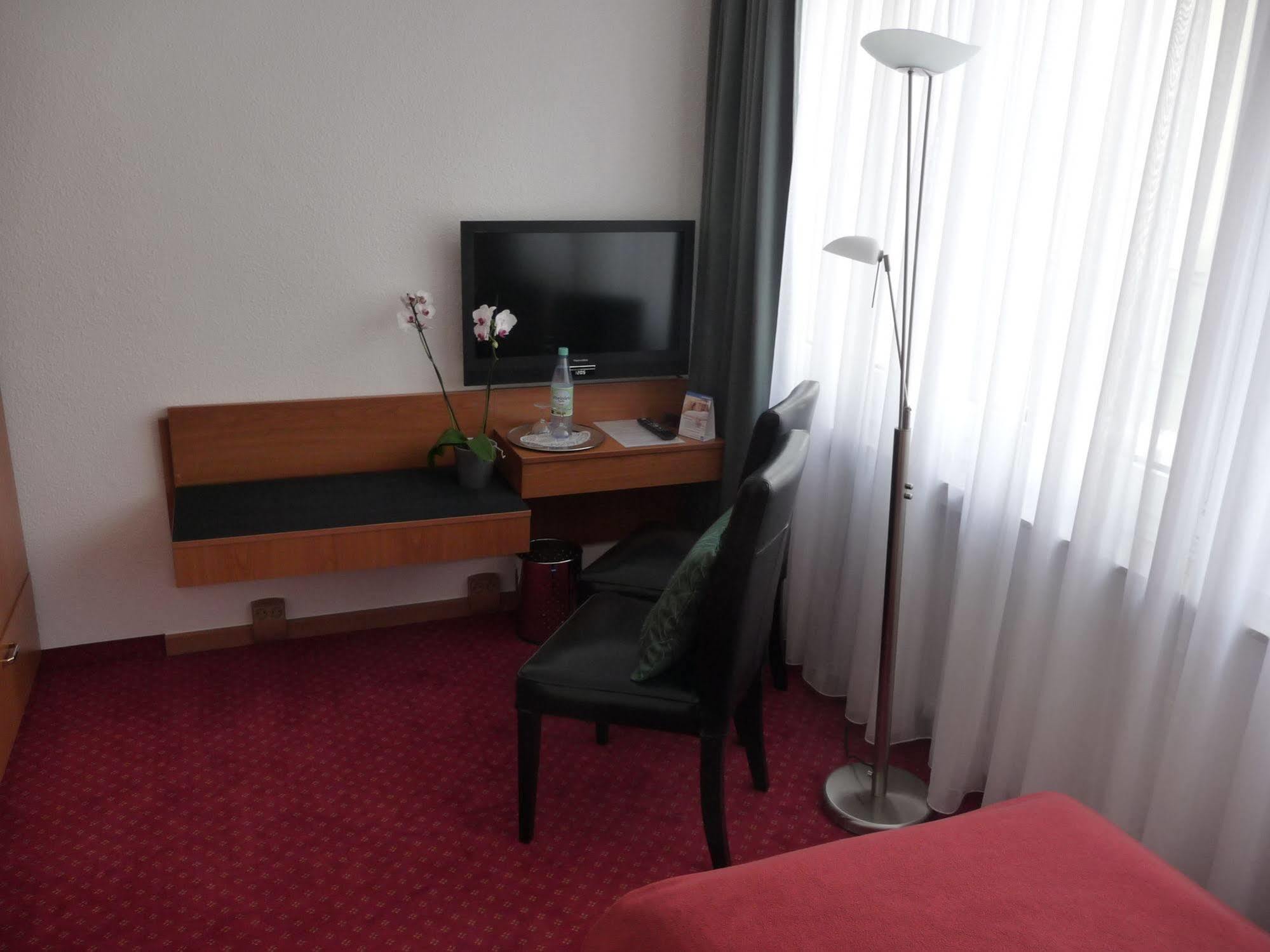 Hotel Sechzehn เลเวอร์คูเซน ภายนอก รูปภาพ