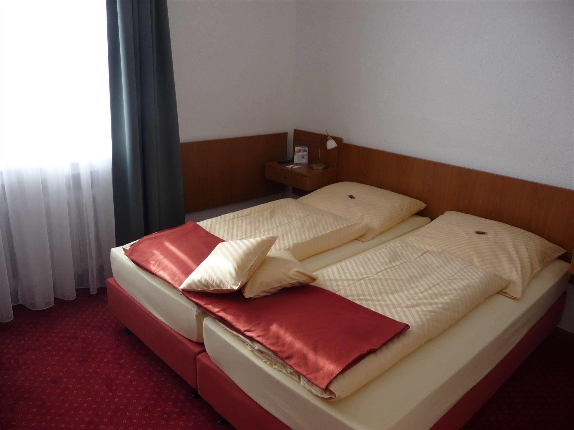 Hotel Sechzehn เลเวอร์คูเซน ภายนอก รูปภาพ