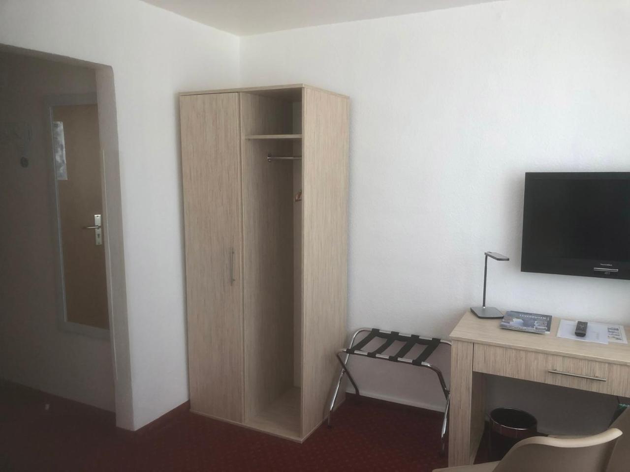 Hotel Sechzehn เลเวอร์คูเซน ภายนอก รูปภาพ
