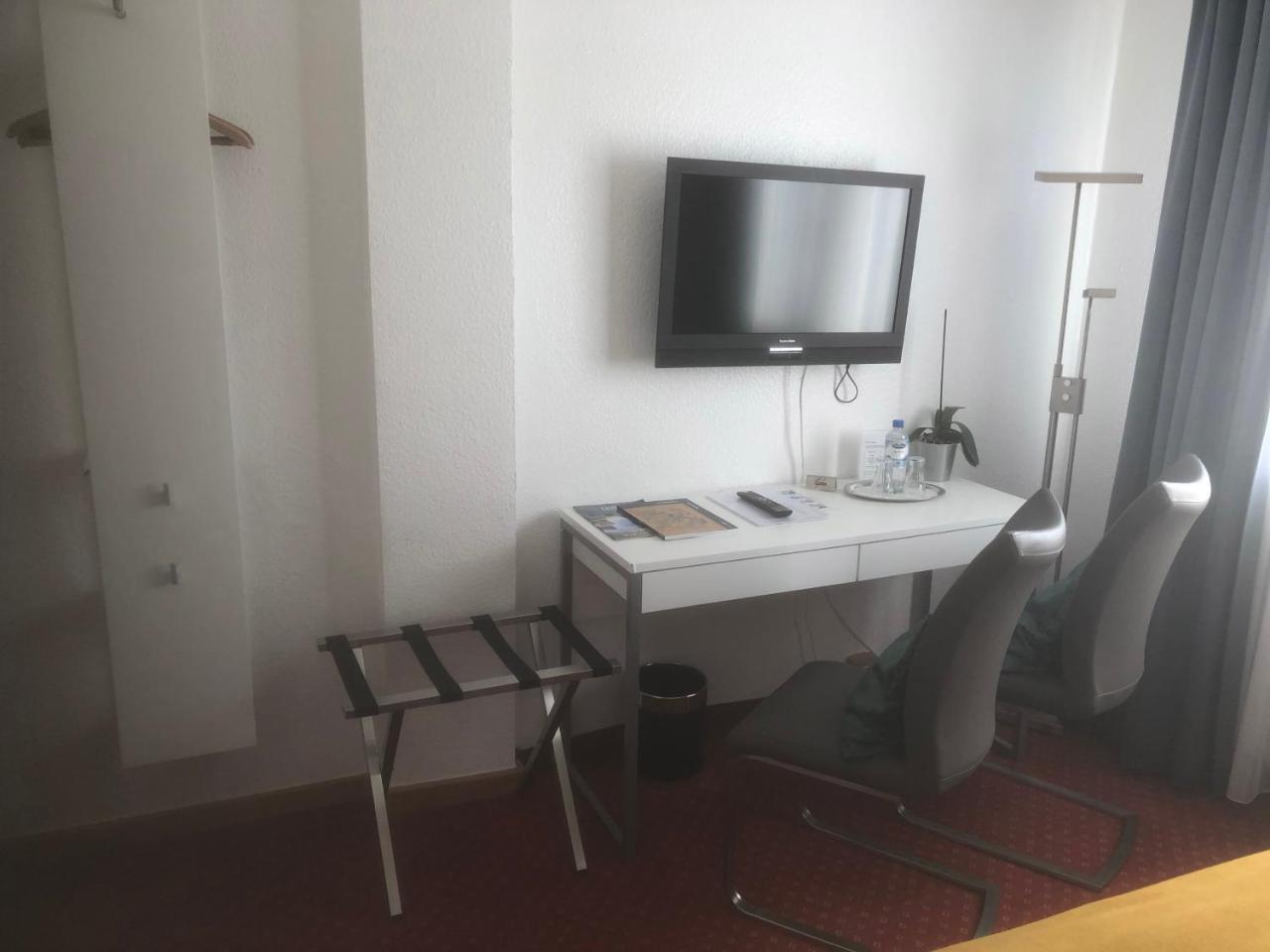 Hotel Sechzehn เลเวอร์คูเซน ภายนอก รูปภาพ